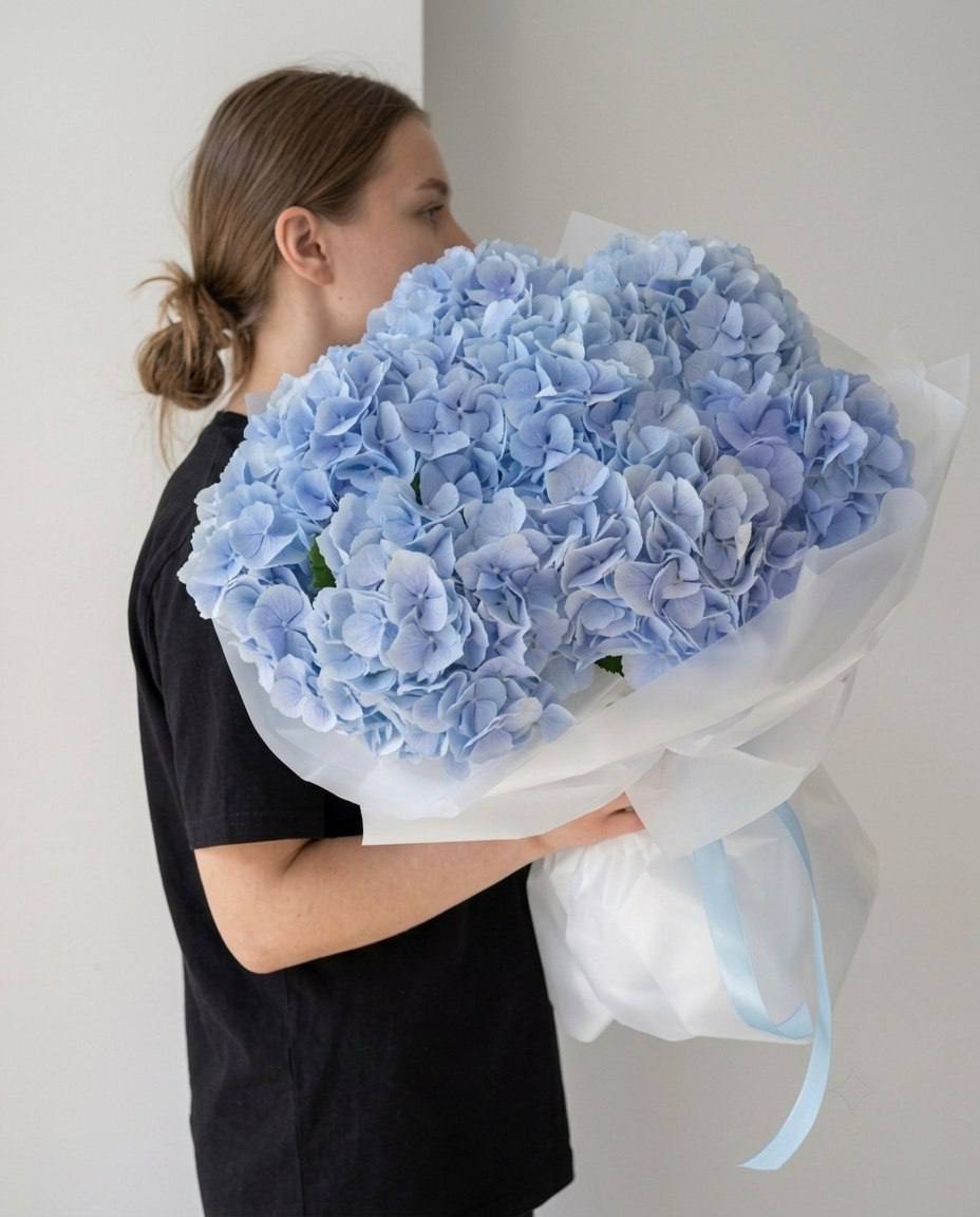 Моно-букет из голубых гортензий